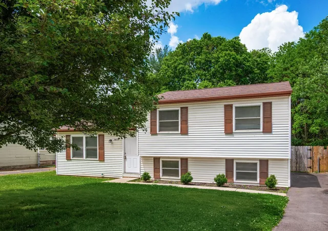 Photo 2 of Single family home for sale at 2479 Willow View Ct, Grove City, OH 43123 | MLS# 226020314 | Listing updated on 2026-07-29
