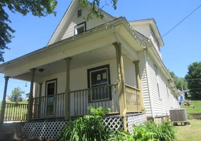 Homes for sale in Junction City, OH | 305 E Main St, Junction City, OH 43748 | MLS# 226020321