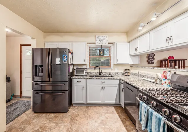 Photo 3 of Single family home for sale at 3267 Castleton St, Grove City, OH 43123 | MLS# 226020341 | Listing updated on 2026-09-17