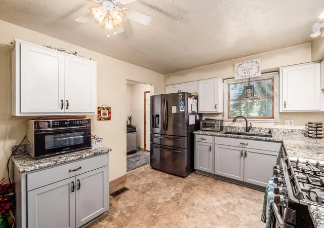 Photo 4 of Single family home for sale at 3267 Castleton St, Grove City, OH 43123 | MLS# 226020341 | Listing updated on 2026-09-17