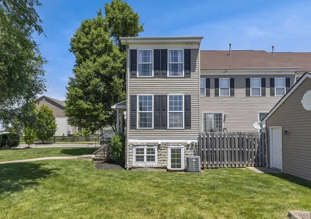 Homes for sale in Canal Winchester, OH | 6377 Nottinghill Trail Dr #1, Canal Winchester, OH 43110 | MLS# 226020360