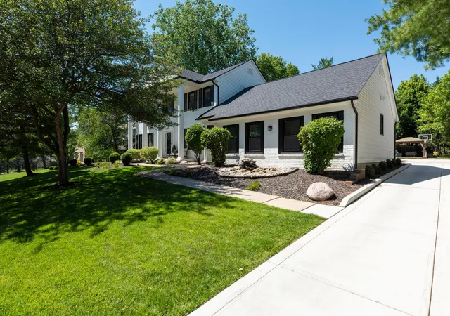 Homes for sale in Worthington, OH | 234 W Campus View Blvd, Worthington, OH 43235 | MLS# 226020471
