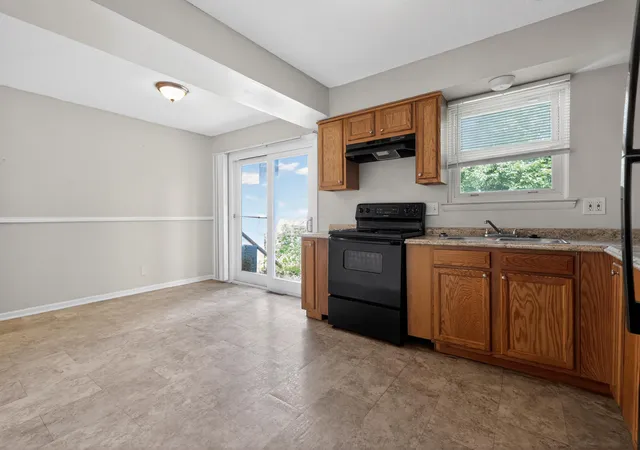 Photo 3 of Sale Pending at 4568 Westerville Rd, Columbus, OH 43231 | MLS# 226021622 | Listing updated on 2026-08-19