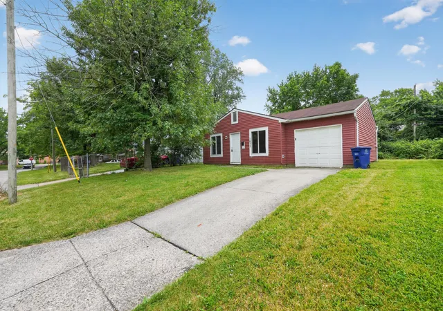 Photo 3 of Sale Pending at 1633 E Gates St, Columbus, OH 43206 | MLS# 226024182 | Listing updated on 2026-09-12
