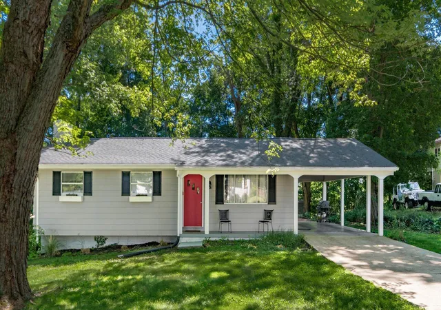 Homes for sale in Zanesville, OH | 336 Cliffwood, Zanesville, OH 43701 | MLS# 226020480
