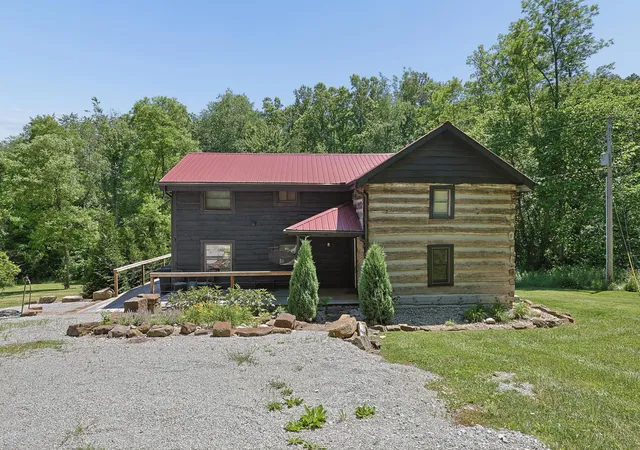 2nd image of 43 Blue Valley Rd Sw, Lancaster, OH 43130 | MLS# 226020500
