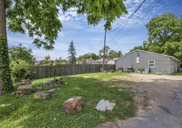Homes for sale in Columbus, OH | 1827 E Lakeview, Columbus, OH 43224 | MLS# 226020677