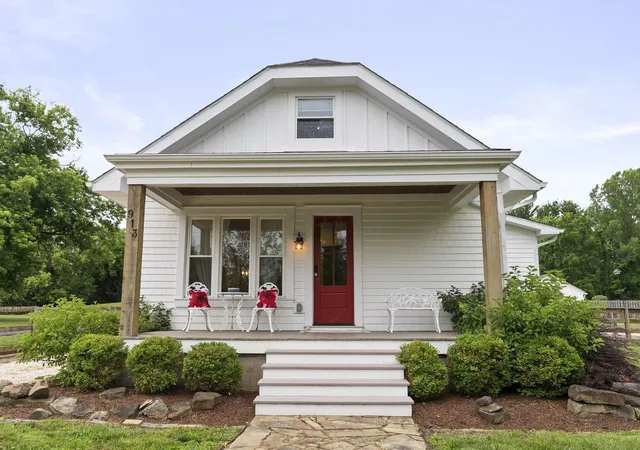 Homes for sale in Canal Winchester, OH | 913 Groveport Rd, Canal Winchester, OH 43110 | MLS# 226022404