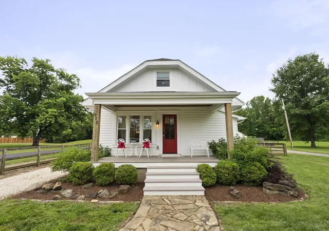 Homes for sale in Canal Winchester, OH | 913 Groveport Rd, Canal Winchester, OH 43110 | MLS# 226022404