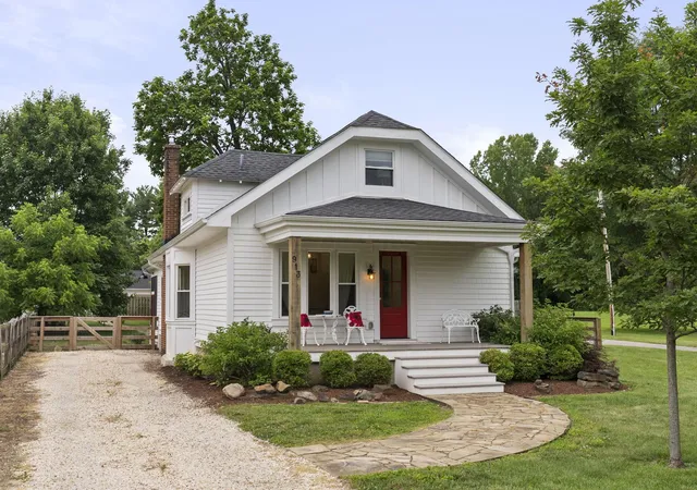 image of 913 Groveport Rd, Canal Winchester, OH 43110 | MLS# 226022404