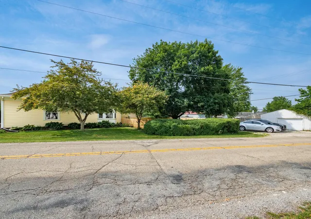 Homes for sale in London, OH | 207 N Oak St, London, OH 43140 | MLS# 226020848