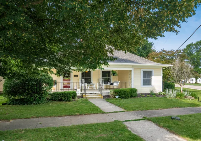 Homes for sale in London, OH | 207 N Oak St, London, OH 43140 | MLS# 226020848