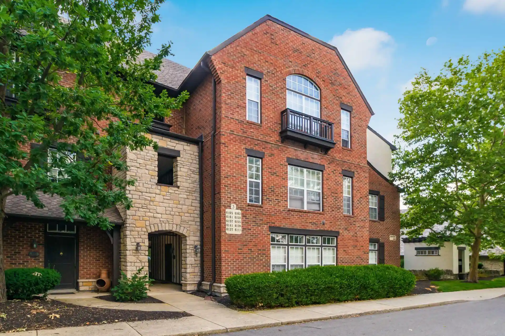 Listing Photo 2 - Condo for sale in 6139 Craughwell Ln located at 6139 Craughwell Ln, Dublin, OH 43017 - Unit 6139 Craughwell Ln
