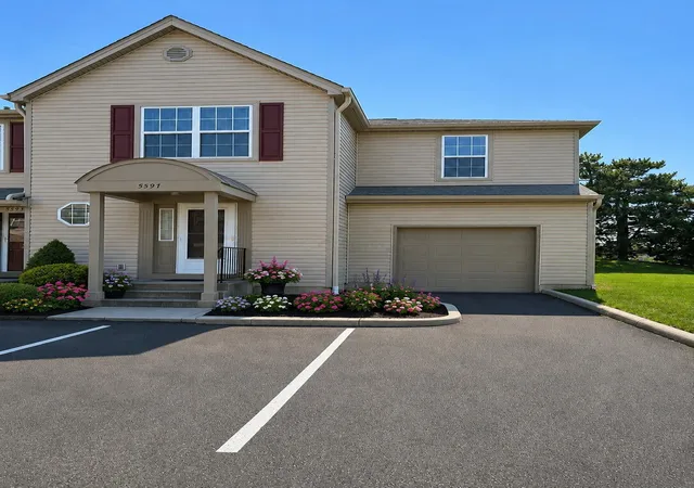 3rd image of 5597 Valencia Park Blvd, Hilliard, OH 43026