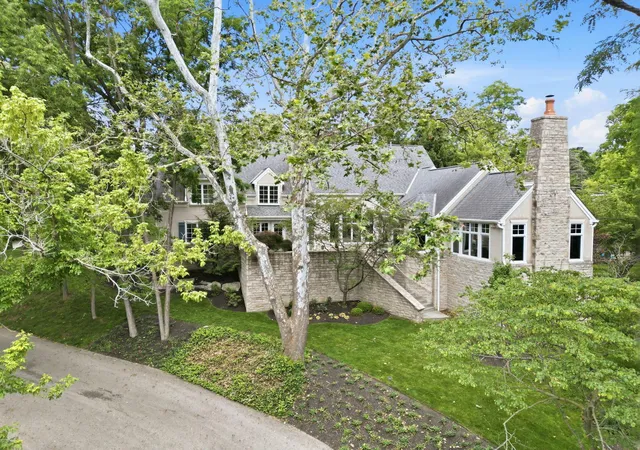Homes for sale in Upper Arlington, OH | 2950 Linkbury Ln, Upper Arlington, OH 43221 | MLS# 226022006