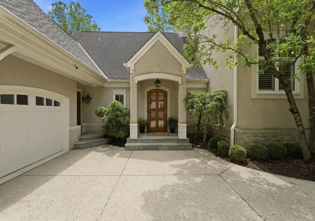 Homes for sale in Upper Arlington, OH | 2950 Linkbury Ln, Upper Arlington, OH 43221 | MLS# 226022006