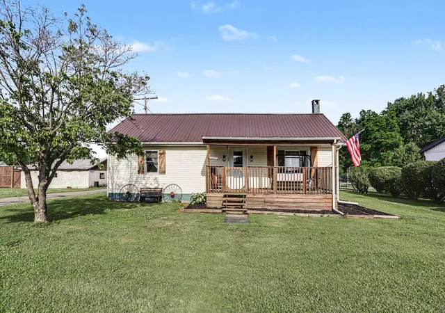 2nd image of 108 Washington St, Coshocton, OH 43812 | MLS# 226020812