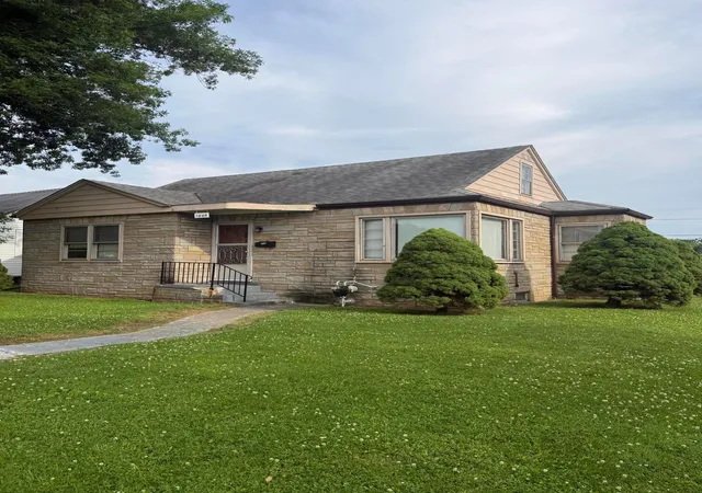 Photo 1 of Single family home for sale at 1005 W Church St, Newark, OH 43055 | MLS# 226020753 | Listing updated on 2026-09-11