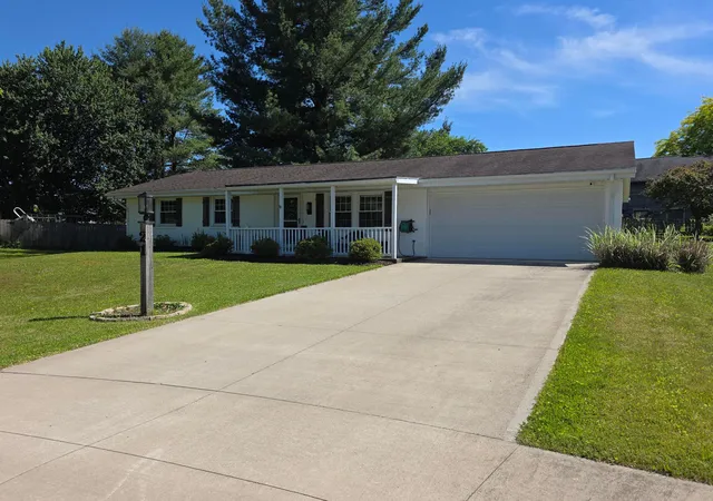Photo 1 of Single family home for sale at 21 Sussex Ct W, Mansfield, OH 44904 | MLS# 226020770 | Listing updated on 2026-08-31