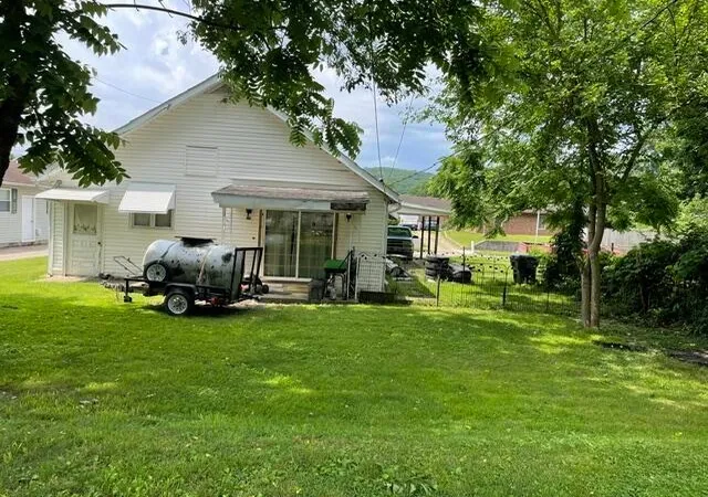 Homes for sale in Nelsonville, OH | 792 Poplar St, Nelsonville, OH 45764 | MLS# 226020783