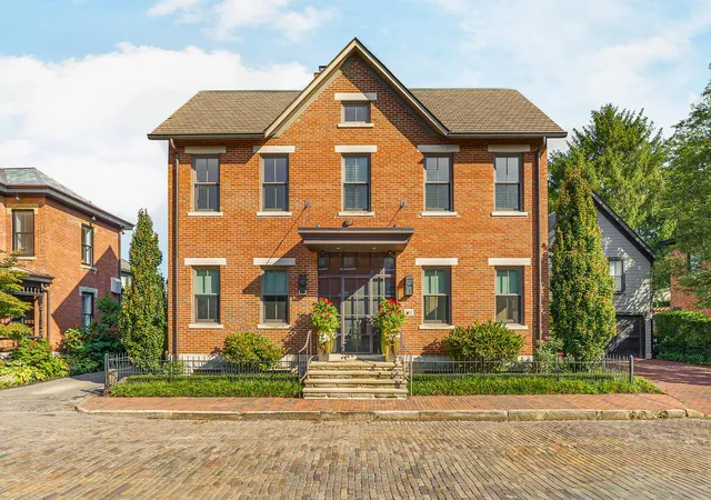 Photo 1 of Single family home for sale at 252 E Beck St, Columbus, OH 43206 | MLS# 226021668 | Listing updated on 2026-09-01