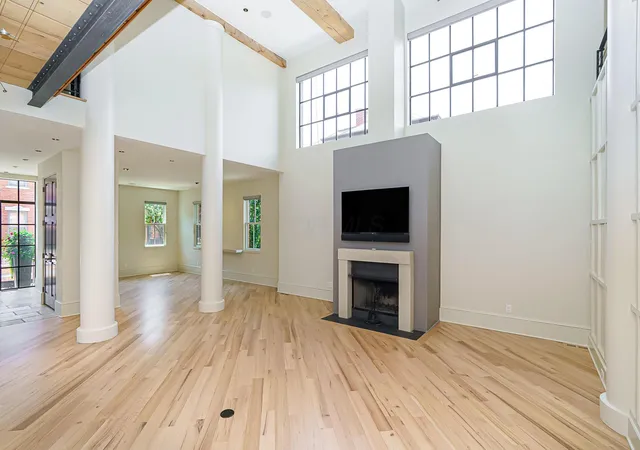 Photo 4 of Single family home for sale at 252 E Beck St, Columbus, OH 43206 | MLS# 226021668 | Listing updated on 2026-09-01