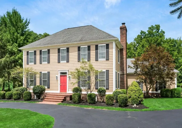 2nd image of 384 Longford Dr, Granville, OH 43023 | MLS# 226028229