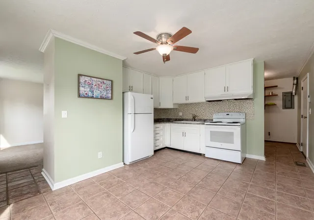 Photo 3 of Single family home for sale at 253 Washington Ave, London, OH 43140 | MLS# 226020892 | Listing updated on 2026-07-28