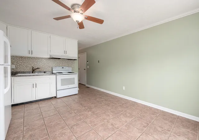 Photo 3 of Single family home for sale at 253 Washington Ave, London, OH 43140 | MLS# 226020892 | Listing updated on 2026-07-28