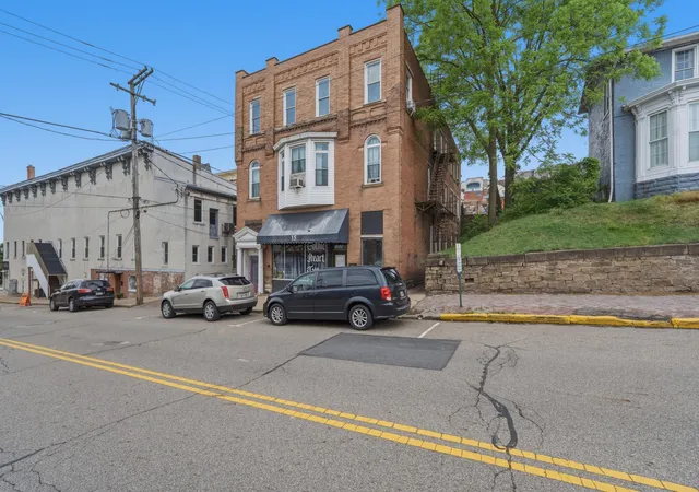 1st image of 15 E Vine St, Mount Vernon, OH 43050 | MLS# 226020815