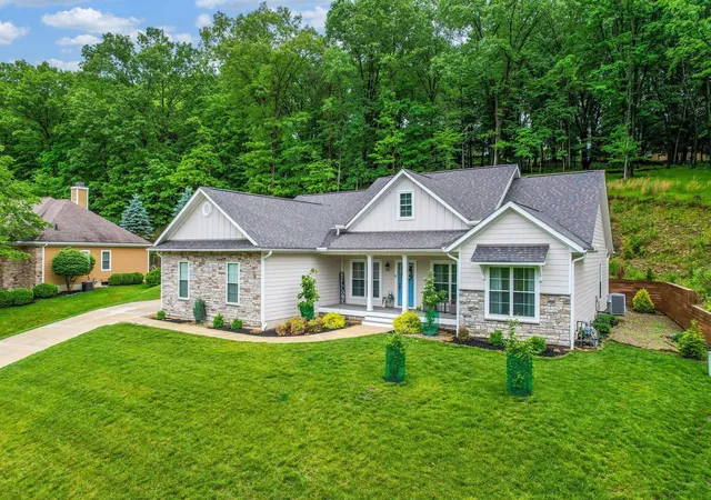 Homes for sale in Newark, OH | 866 Howell Dr, Newark, OH 43055 | MLS# 226020963