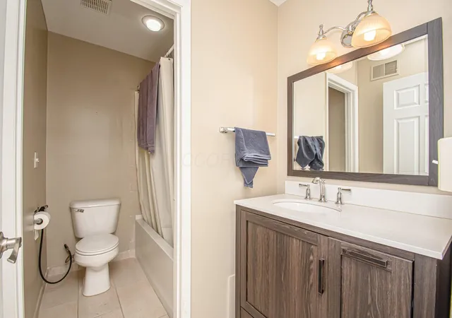 Listing Photo 2 - Condo for sale in building located at 3304 Ultimate Wy, Dayton, OH 45449 - Unit #