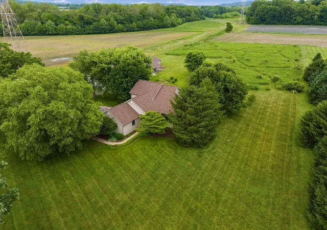 Homes for sale in Newark, OH | 7011 Licking Trail Rd Se, Newark, OH 43056 | MLS# 226021071