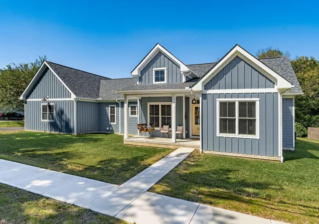 Photo 1 of Single family home for sale at 52 Clinton St, Canal Winchester, OH 43110 | MLS# 226021008 | Listing updated on 2026-09-14
