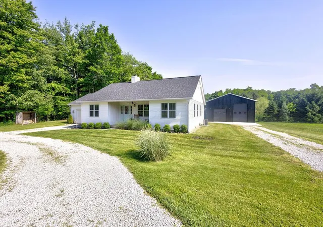 Homes for sale in Fredericktown, OH | 7253 Township Road 119, Fredericktown, OH 43019 | MLS# 226020917