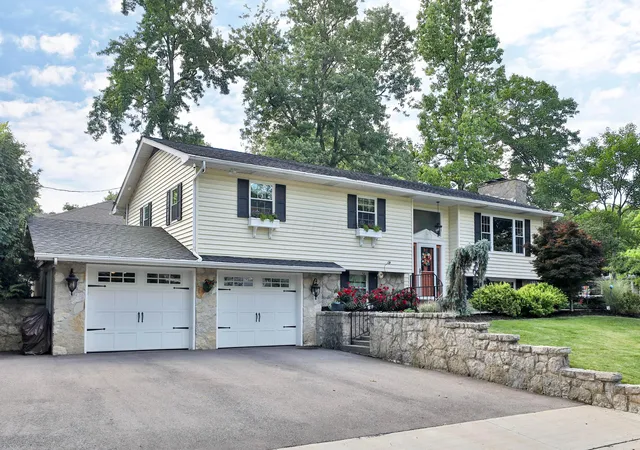 Homes for sale in Worthington, OH | 286 Beverly Pl, Worthington, OH 43085 | MLS# 226021952