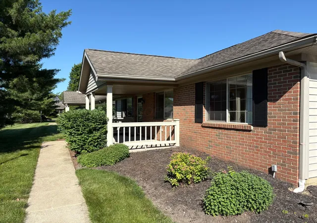 Listing Photo 4 - Condo for sale in building located at 4560 Whittington Dr, Groveport, OH 43125