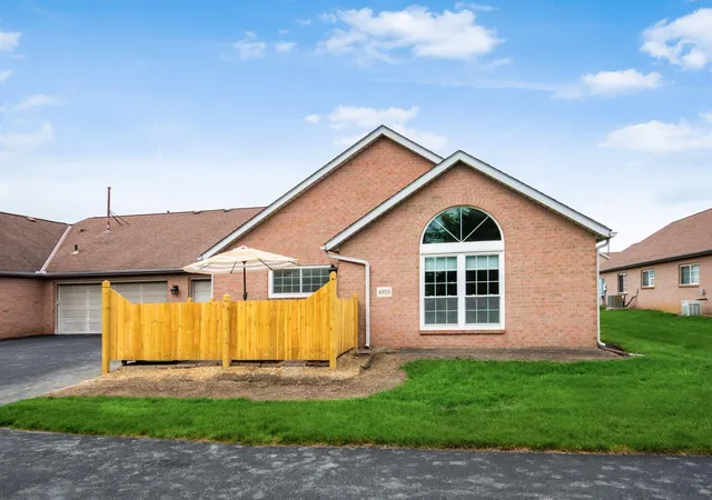 Homes for sale in Hilliard, OH | 4908 Meadow Run Dr, Hilliard, OH 43026 | MLS# 226021203