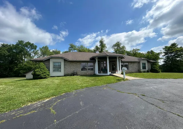Homes for sale in Newark, OH | 105 Flowers Dr, Newark, OH 43055 | MLS# 226021138