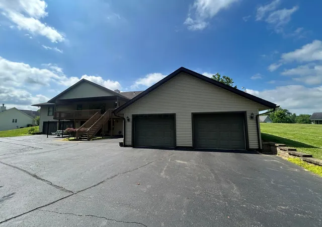 Homes for sale in Newark, OH | 105 Flowers Dr, Newark, OH 43055 | MLS# 226021138