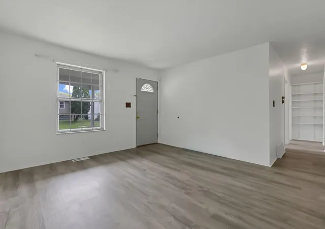 3rd image of 4949 Talbert Dr, Columbus, OH 43232 | MLS# 226021453