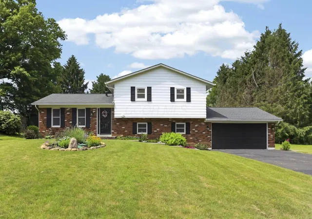 Homes for sale in Granville, OH | 65 Amberly Dr, Granville, OH 43023 | MLS# 226021301
