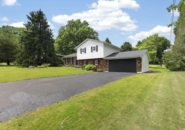 Homes for sale in Granville, OH | 65 Amberly Dr, Granville, OH 43023 | MLS# 226021301