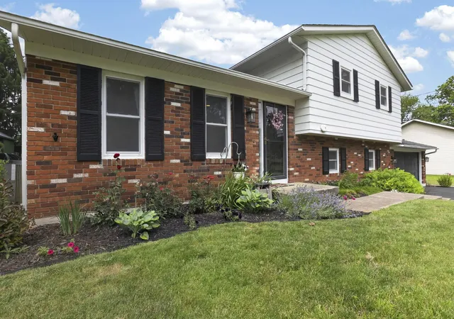 Homes for sale in Granville, OH | 65 Amberly Dr, Granville, OH 43023 | MLS# 226021301