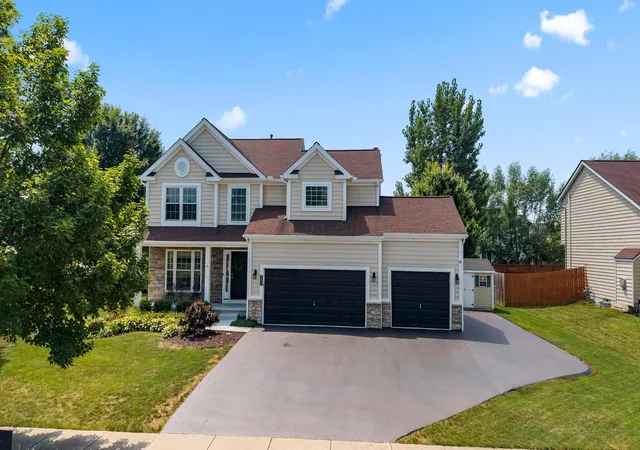 2nd image of 1977 Twin Flower Cir, Grove City, OH 43123 | MLS# 226026271