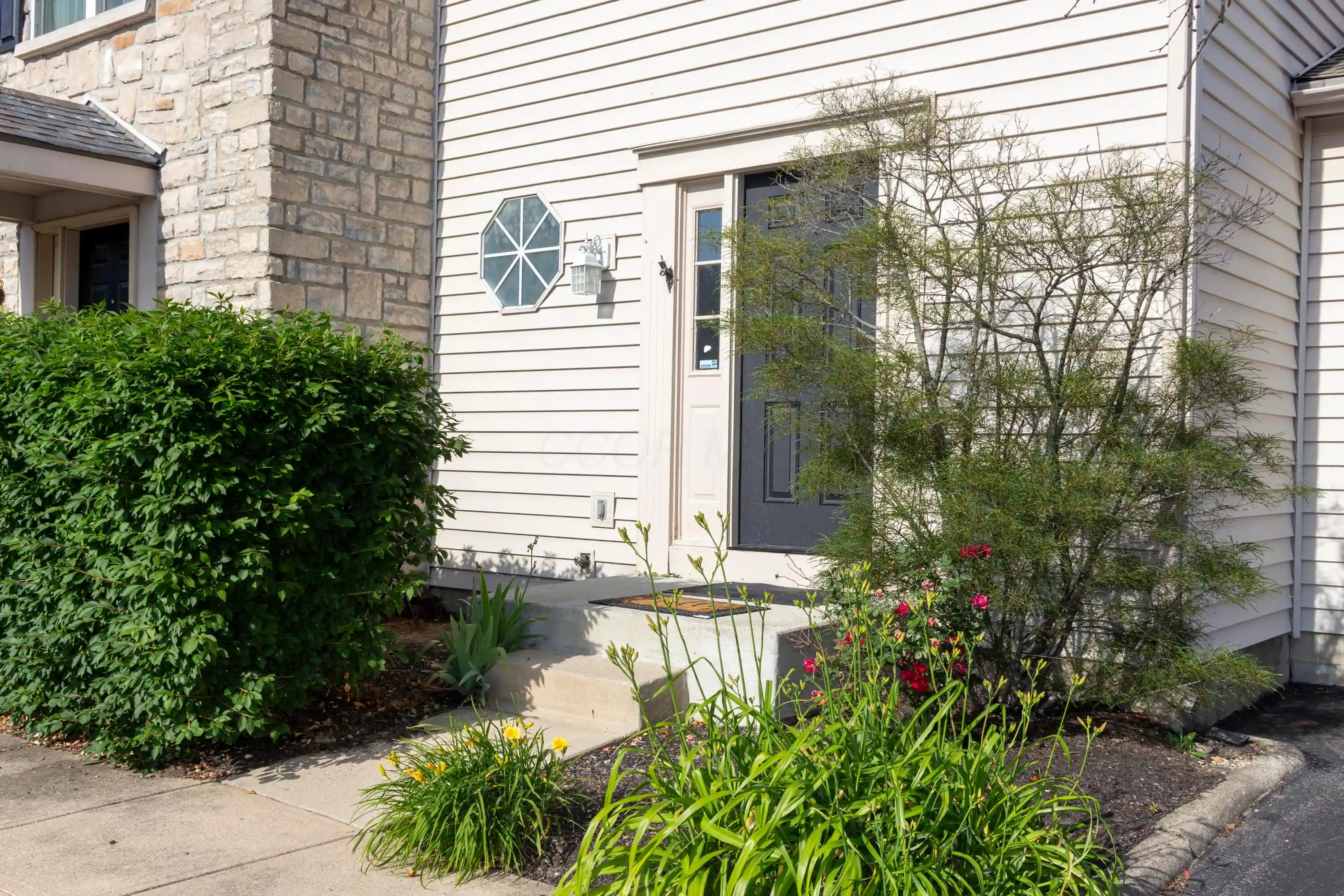 Listing Photo 2 - Condo for sale in 5392 Pickforde Dr located at 5392 Pickforde Dr, Columbus, OH 43235 - Unit #5E