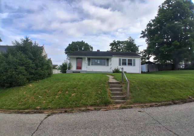 Homes for sale in Crooksville, OH | 215 Whitehouse St, Crooksville, OH 43731 | MLS# 226020997