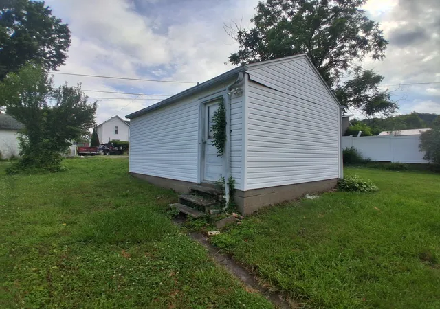 Homes for sale in Crooksville, OH | 215 Whitehouse St, Crooksville, OH 43731 | MLS# 226020997
