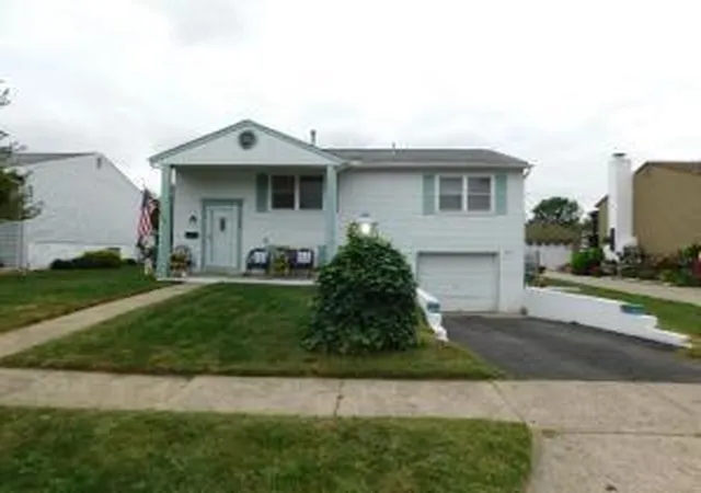 Photo 3 of Single family home for sale at 3940 Hillman Rd W, Columbus, OH 43207 | MLS# 226021037 | Listing updated on 2026-09-30