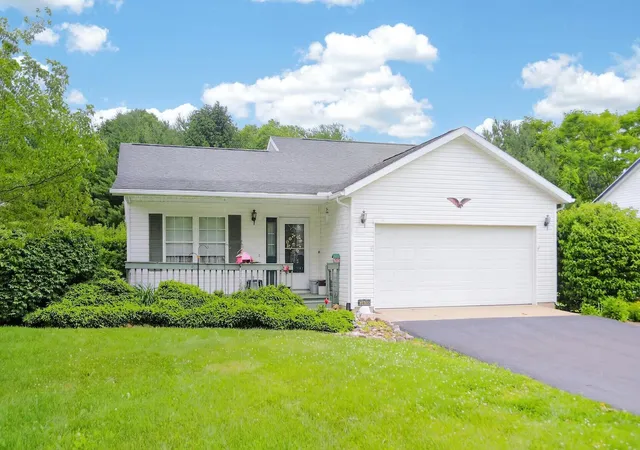 Homes for sale in Howard, OH | 3658 Apple Valley Dr, Howard, OH 43028 | MLS# 226021015
